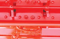 Сеялка оснащена устройством настройки на норму внесения семян трав